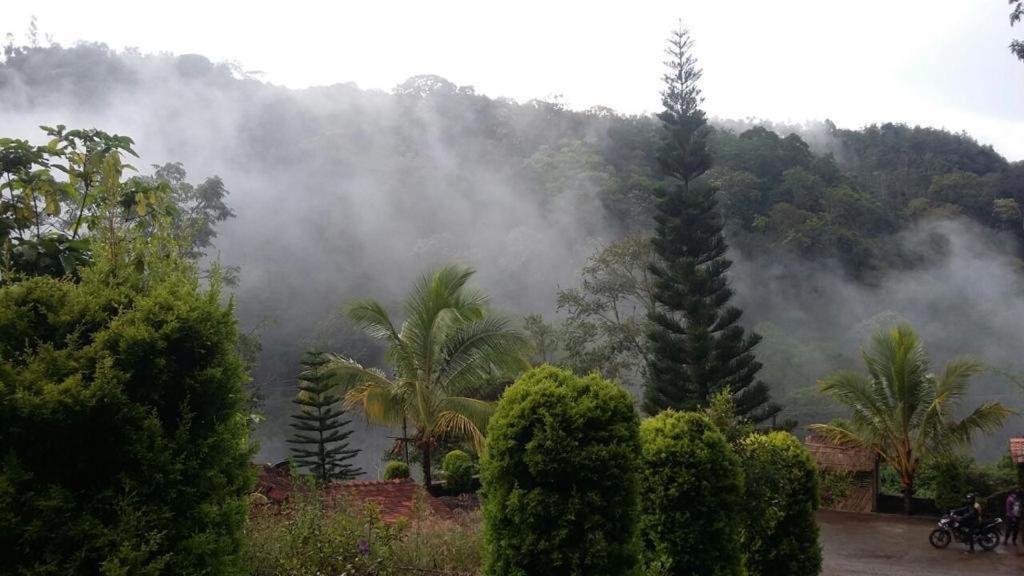 Cassells Jungle Resorts Thekkady Vandiperiyār Exteriör bild